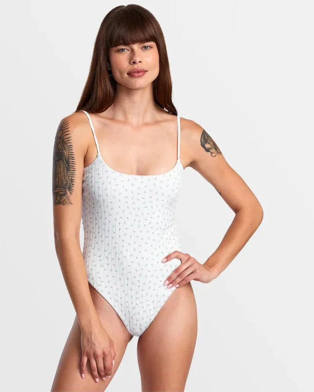 Women's Vacation Attire Pointe One-Piece Swimsuit